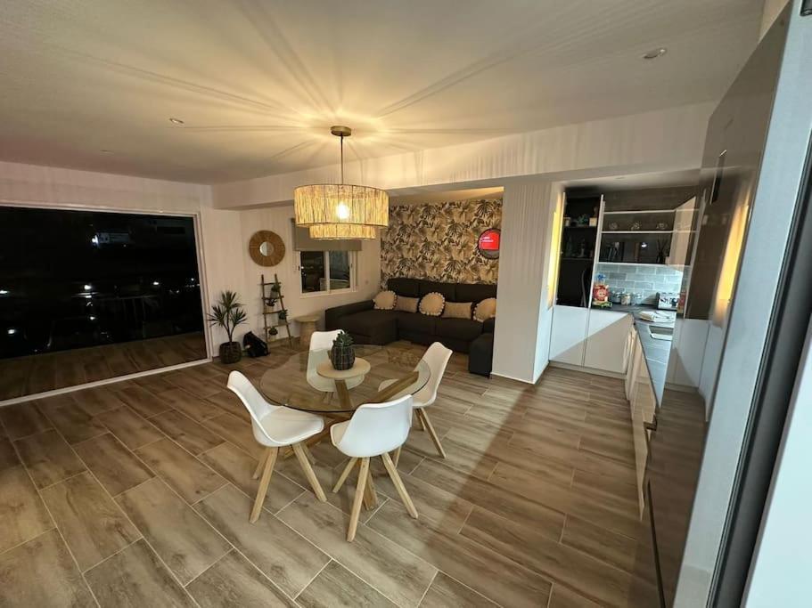 Waterfront 3 Bed Apartment, 90M From The Beach Platja de Larenal Exterior foto